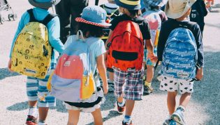 A História Esquecida: Como a Educação Foi Moldada Para Formar Empregados, Não Empreendedores